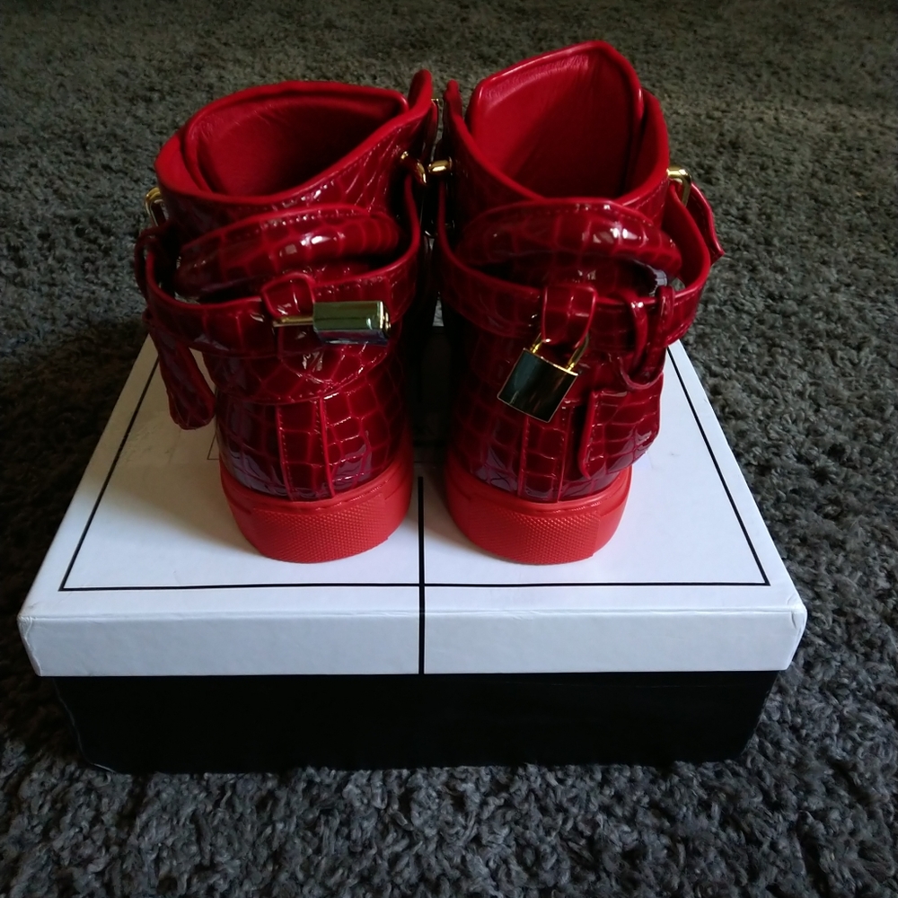 shoes - Picture 2 of 5